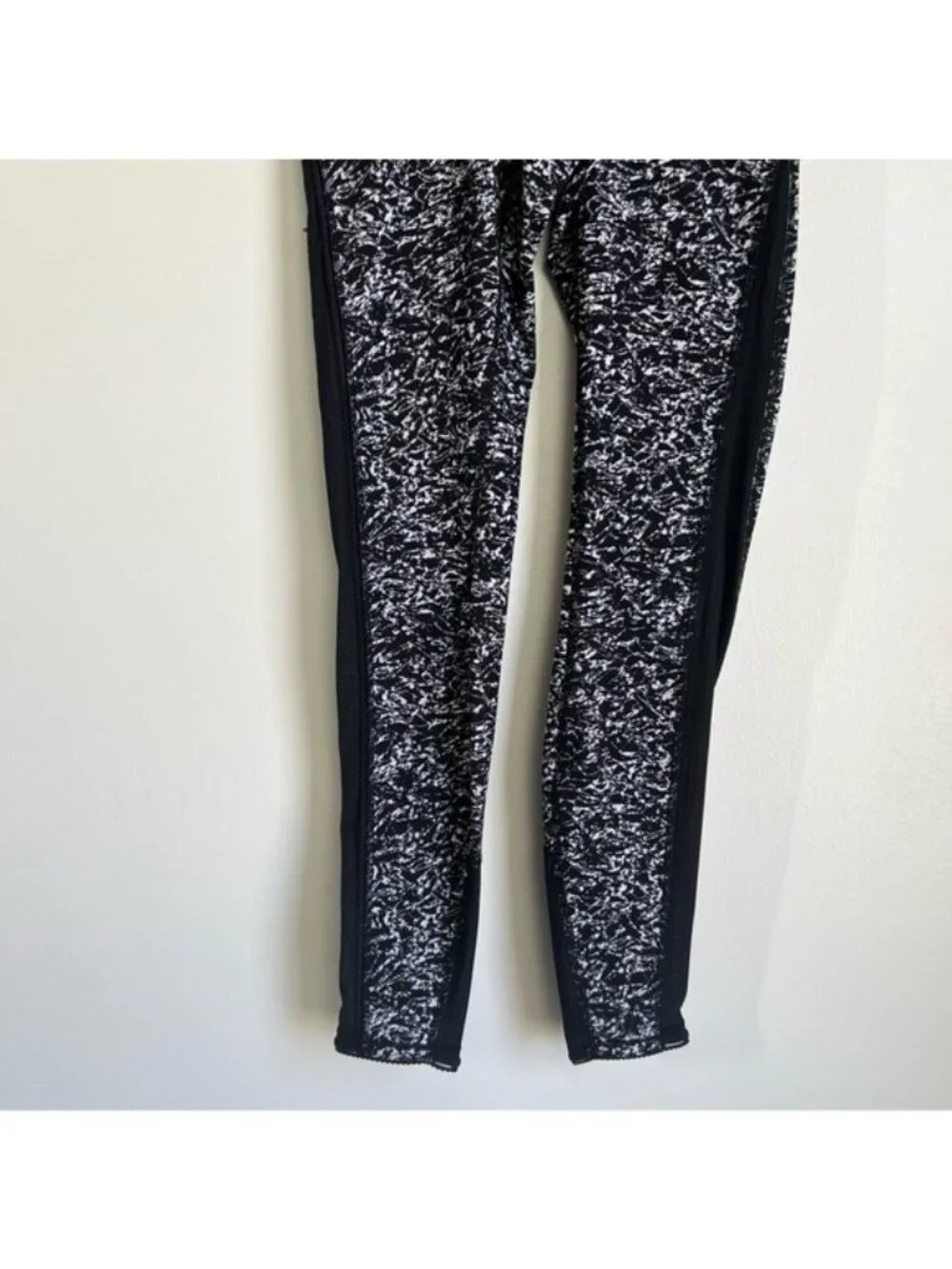 Lululemon Deep Breath Tight in Iced Wave White Black - 4